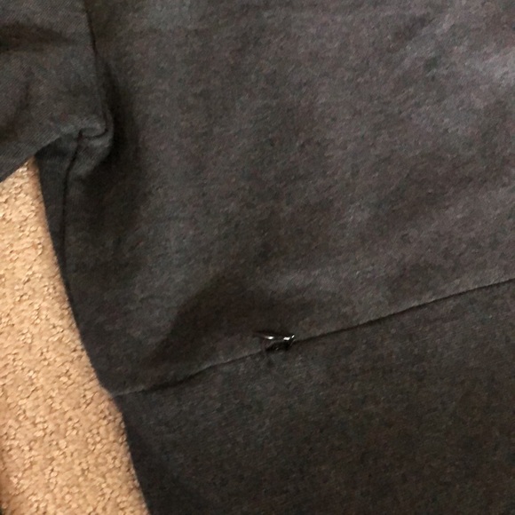 Cropped dressy Nike sweatshirt. Perfect condition. Dri fit. Small. - Picture 3 of 4